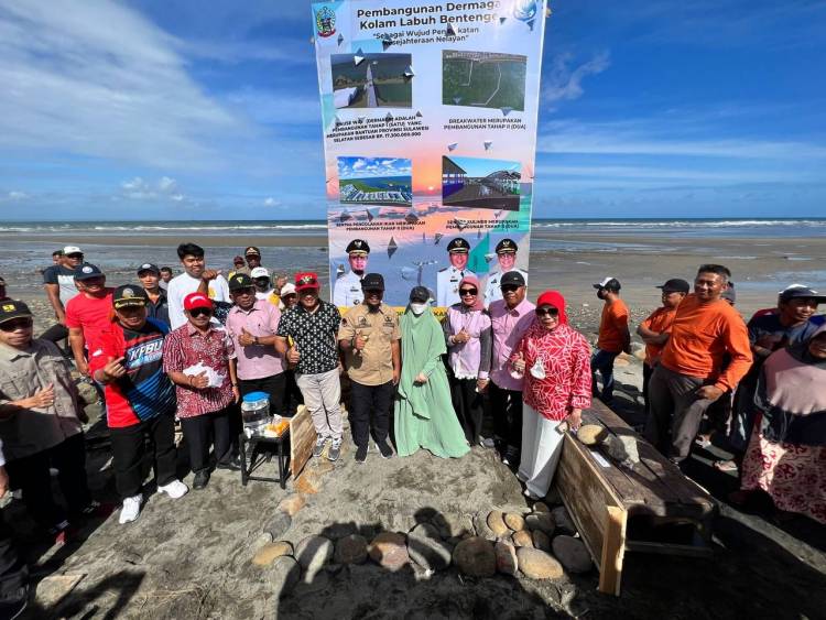Bupati Bulukumba dan Gubernur Sulsel Letakkan Batu Pertama Dimulainya Pembangunan Kolam Labuh Bentenge