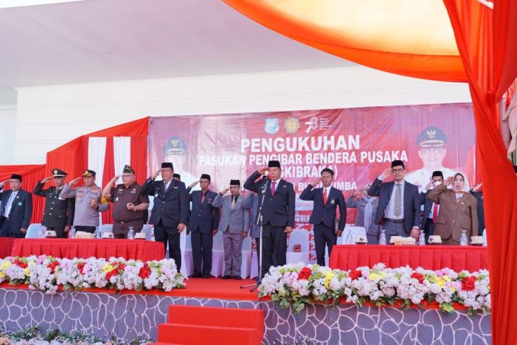 Disaksikan Orangtuanya, 72 Paskibra Bulukumba Dikukuhkan