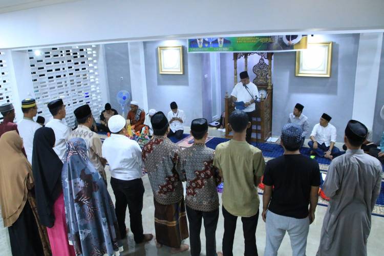 Kukuhkan Pengurus Masjid Terapung Tanjung Bira, Bupati Andi Utta : Pembangunan Masjid Ini Penuh Perjuangan