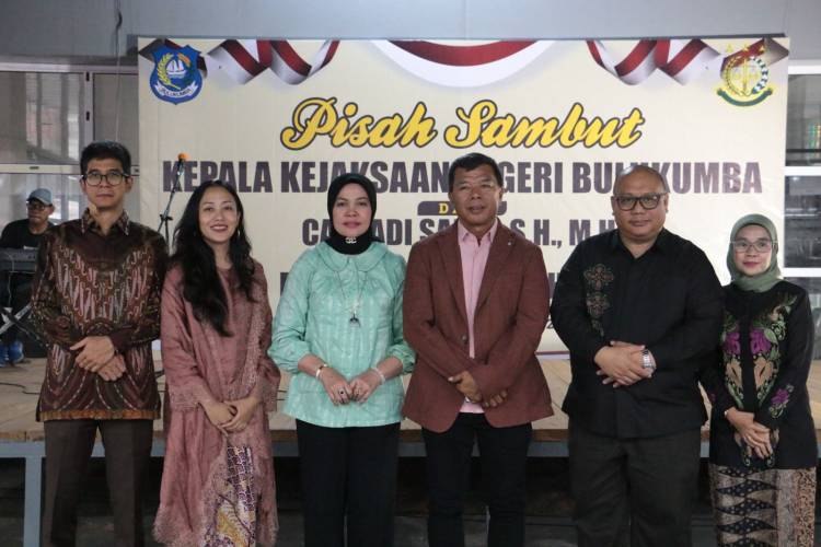 Pisah Sambut Kajari di Gedung Pinisi Bulukumba, Ali Saleng: Panggung Dibuat Khusus
