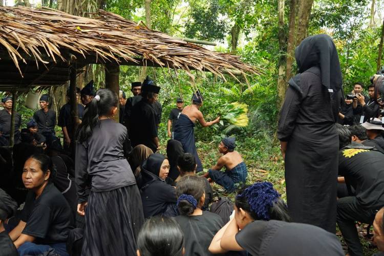 Andingingi: Ritual Mendinginkan Bumi Jadi Rangkaian Festival Pinisi XIV Bulukumba