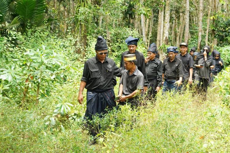 Andingingi: Ritual Mendinginkan Bumi Jadi Rangkaian Festival Pinisi XIV Bulukumba