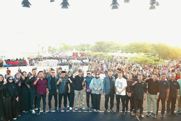 Andi Utta Persembahkan Lagu di Pembukaan Festival Pinisi 2024