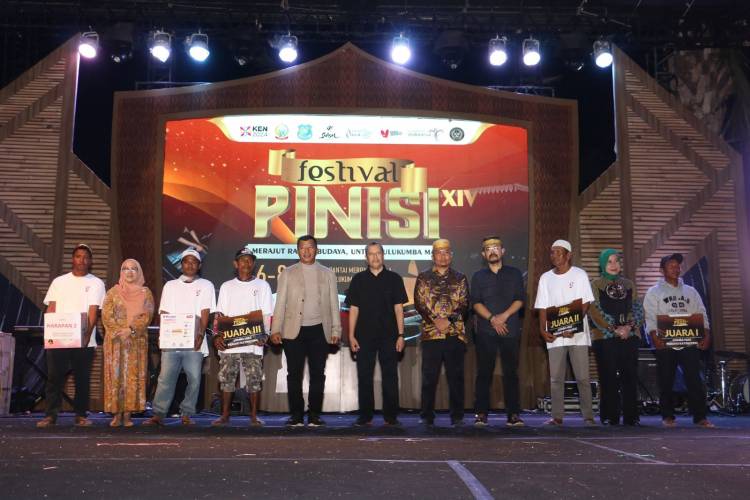 Ribuan Warga Kunjungi Pantai Merpati Selama Festival Pinisi 2024
