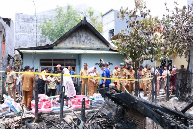 Pjs Bupati Muhammad Rasyid Temui Korban Kebakaran di Tanah Kongkong