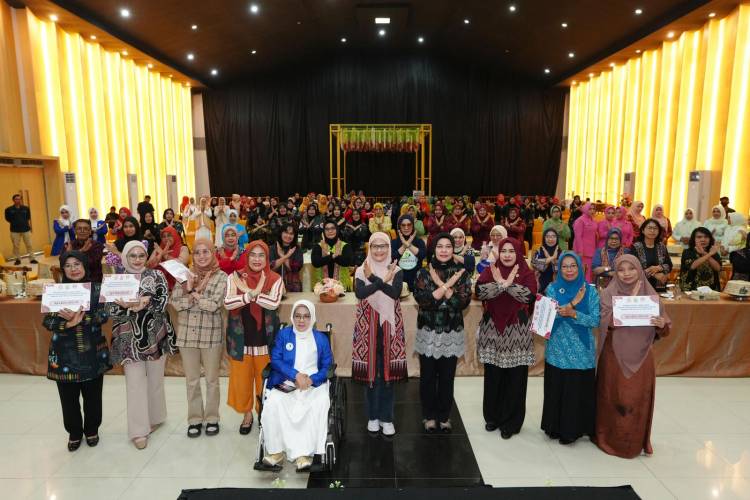 Peringati Hari Ibu, Dekranasda Sulsel dan Bulukumba Kolaborasi Gelar Edukasi dan Fashion Show