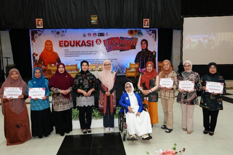 Peringati Hari Ibu, Dekranasda Sulsel dan Bulukumba Kolaborasi Gelar Edukasi dan Fashion Show