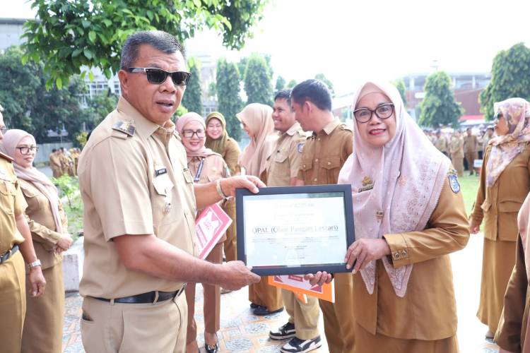 Bupati Andi Utta Serahkan Penghargaan bagi Pemenang Inovasi Daerah