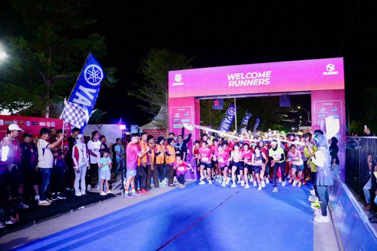 Meriah! Ratusan Peserta Ramaikan Bulukumba Night Run 2025 di Pantai Merpati
