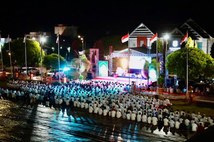 Warga Tumpah Ruah di Maulid Akbar Bulukumba, Hadiah Umrah Diraih Pegawai Inspektorat dan Kesbang