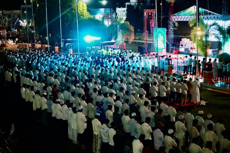 Warga Tumpah Ruah di Maulid Akbar Bulukumba, Hadiah Umrah Diraih Pegawai Inspektorat dan Kesbang