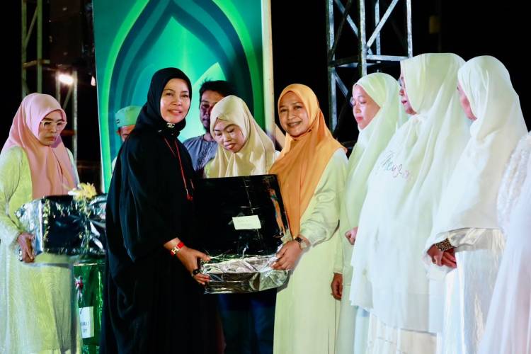 Warga Tumpah Ruah di Maulid Akbar Bulukumba, Hadiah Umrah Diraih Pegawai Inspektorat dan Kesbang