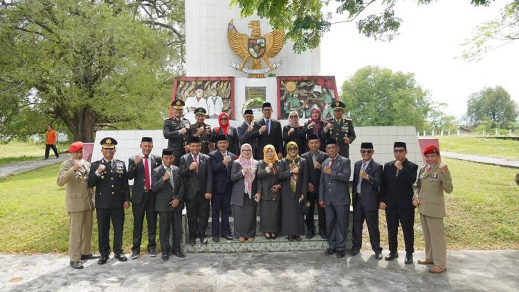 Wabup Edy Manaf Pimpin Upacara Peringatan Hari Pahlawan