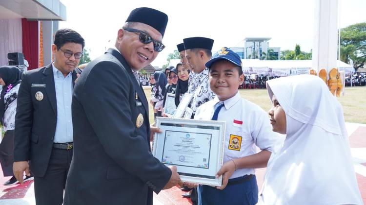 HUT PGRI, Bupati Andi Utta Luncurkan Koperasi Lentera Merah Putih
