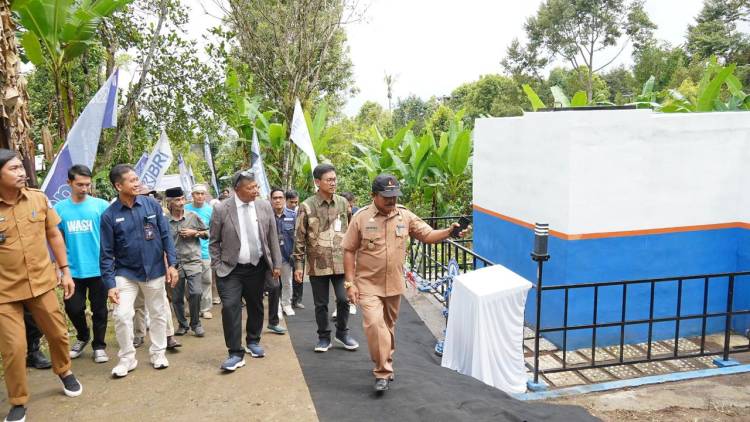 Bupati Andi Utta Luncurkan Program WASH di Desa Kindang, Hasil Zakat Karyawan BRI