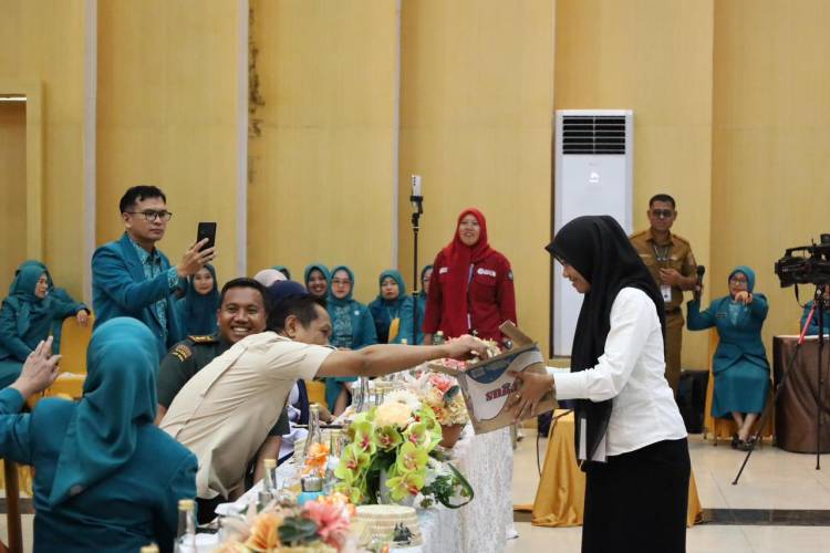 Inspiratif! PKK Bulukumba Tampilkan Drama Mini Pencegahan Perkawinan Anak di Puncak HKG 