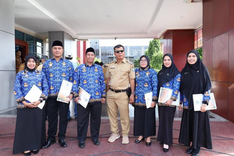 Serahkan SK PPPK Paruh Waktu, Andi Utta: Tidak Perlu Euforia Berlebihan, Tapi Tunjukkan Kinerjanya