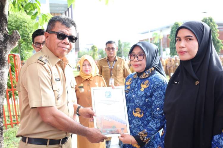 Serahkan SK PPPK Paruh Waktu, Andi Utta: Tidak Perlu Euforia Berlebihan, Tapi Tunjukkan Kinerjanya