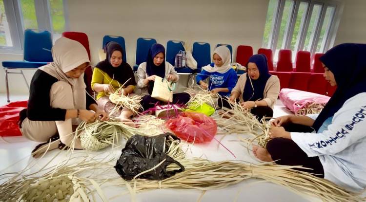 Tingkatkan Produktifitas, Pelaku UMKM Ikuti Pelatihan Anyaman Daun Lontar