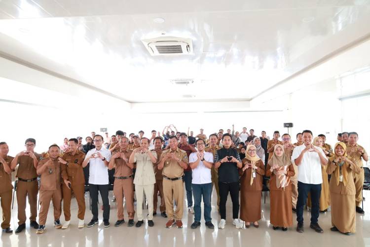 Perkuat Akses Sanitasi Layak, Bupati Andi Utta Serahkan 517 Unit Infrastruktur Sanitasi