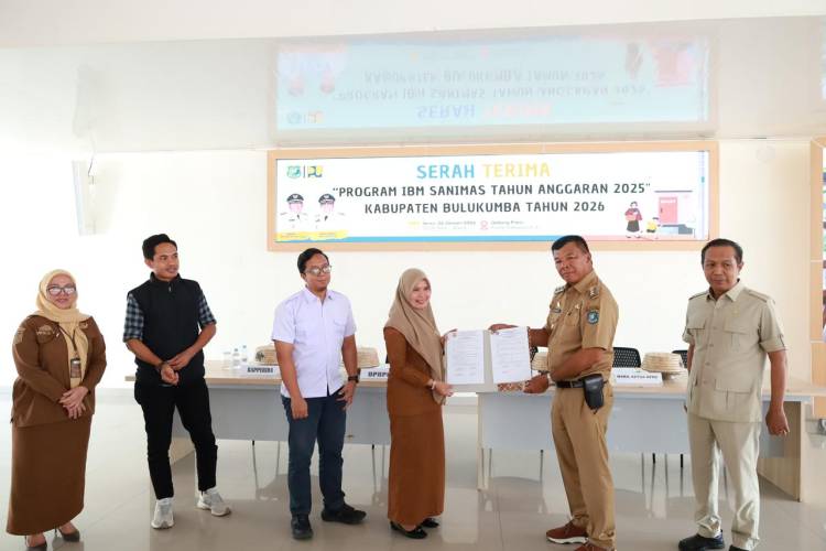 Perkuat Akses Sanitasi Layak, Bupati Andi Utta Serahkan 517 Unit Infrastruktur Sanitasi
