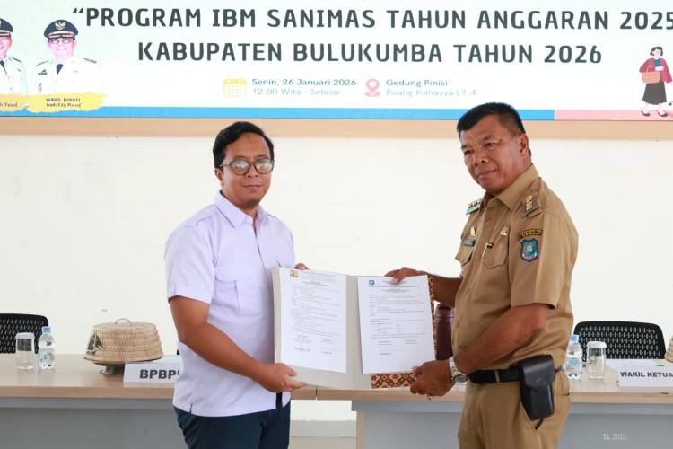 Perkuat Akses Sanitasi Layak, Bupati Andi Utta Serahkan 517 Unit Infrastruktur Sanitasi