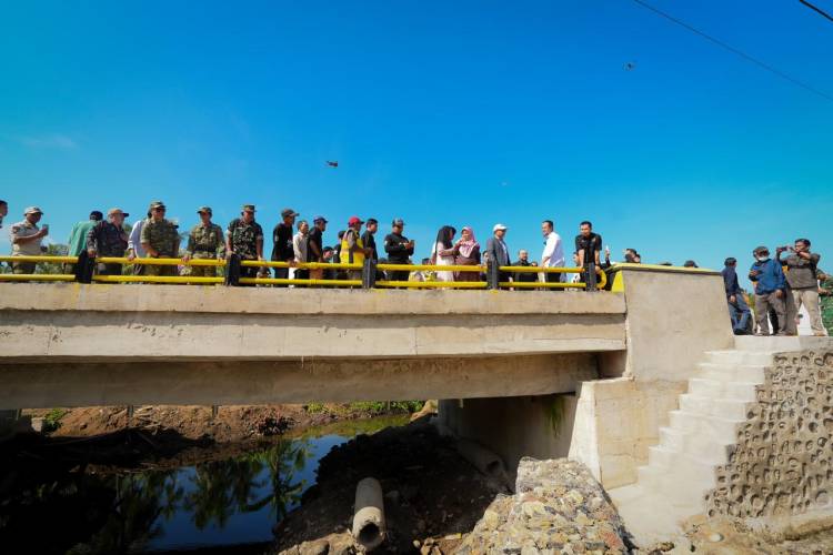 Didampingi Bupati Andi Utta, Gubernur Sulsel Resmikan Jembatan Sungai Balampangi Penghubung Sinjai-Bulukumba