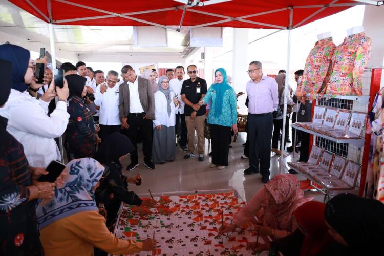 Produk Kriya Unggulan Batik Mawar dan Anyaman Lontar Tampil di Pameran Pinisi24