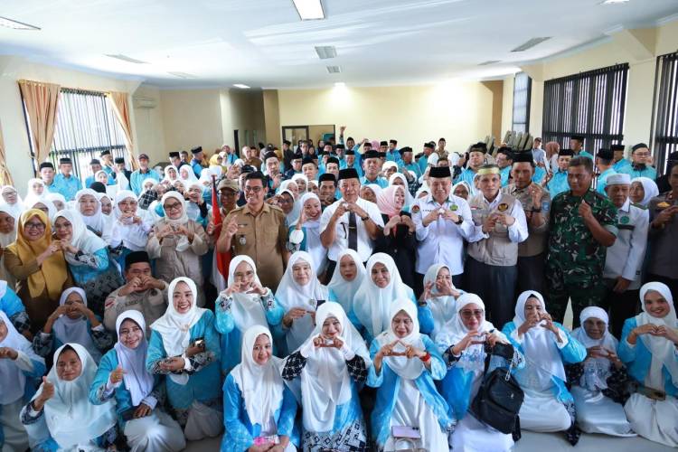Bupati Andi Utta Minta Jemaah Calon Haji Saling Menolong