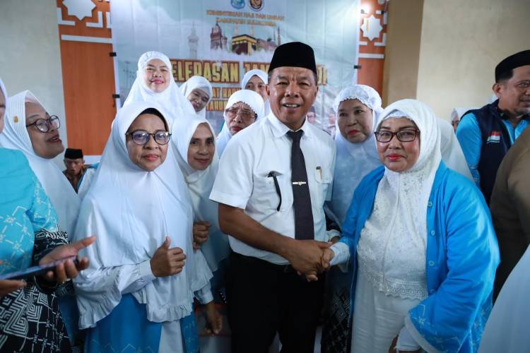 Bupati Andi Utta Minta Jemaah Calon Haji Saling Menolong