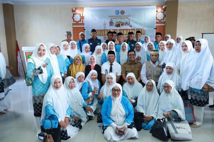 Bupati Andi Utta Minta Jemaah Calon Haji Saling Menolong
