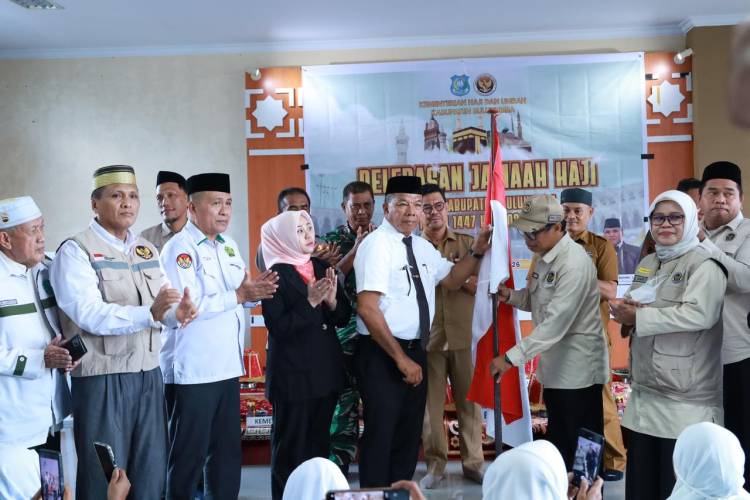 Bupati Andi Utta Minta Jemaah Calon Haji Saling Menolong