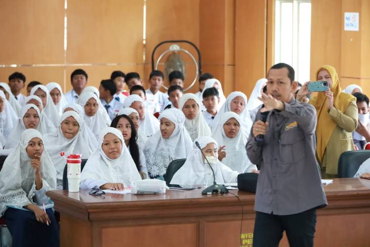 Kerjasama Diskominfo, SMPN 1 Bulukumba Gelar Pelatihan Jurnalistik Bagi Siswa