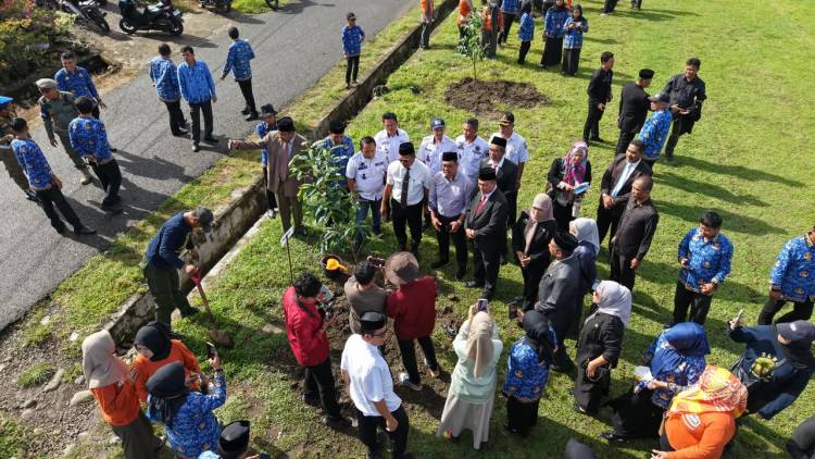 Tanam Pohon Kembali Warnai Peringatan Harkitnas