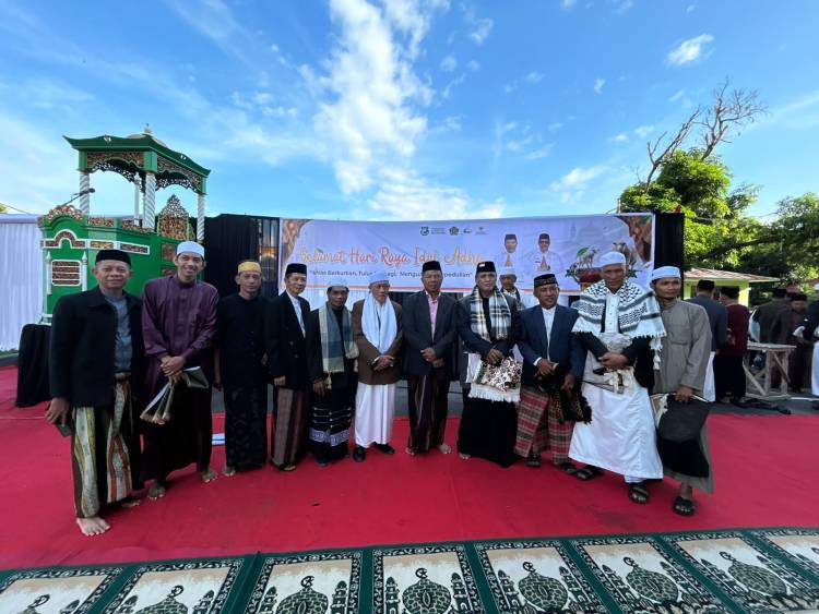 Idul Adha di Kompleks Kantor Bupati Bulukumba. Khatib: Ciri Alumni Kurban adalah Gemar Mentraktir