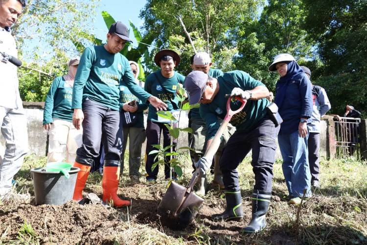 Tanam Pohon di Kindang Warnai Peringatan Hari Lingkungan Hidup Sedunia 2026