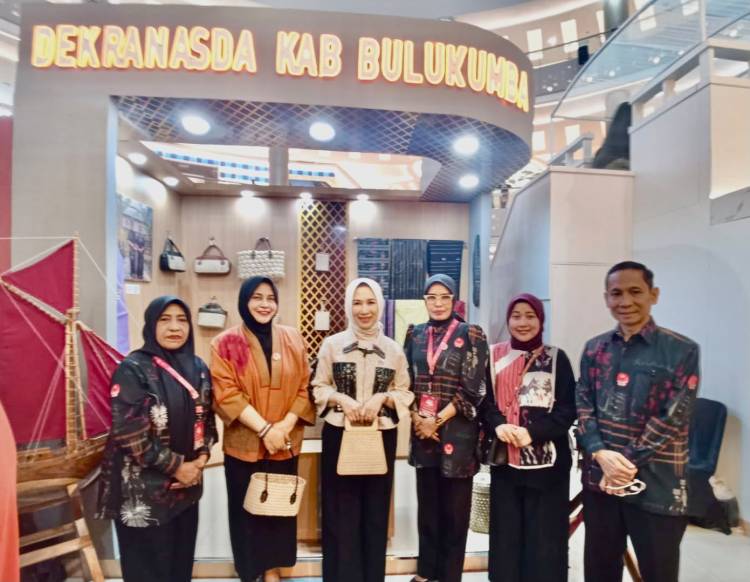 Dekranasda Bulukumba Tampil Memikat di TSM Makassar, Andi Herfida Ajak Masyarakat Bangga Pakai Produk Lokal