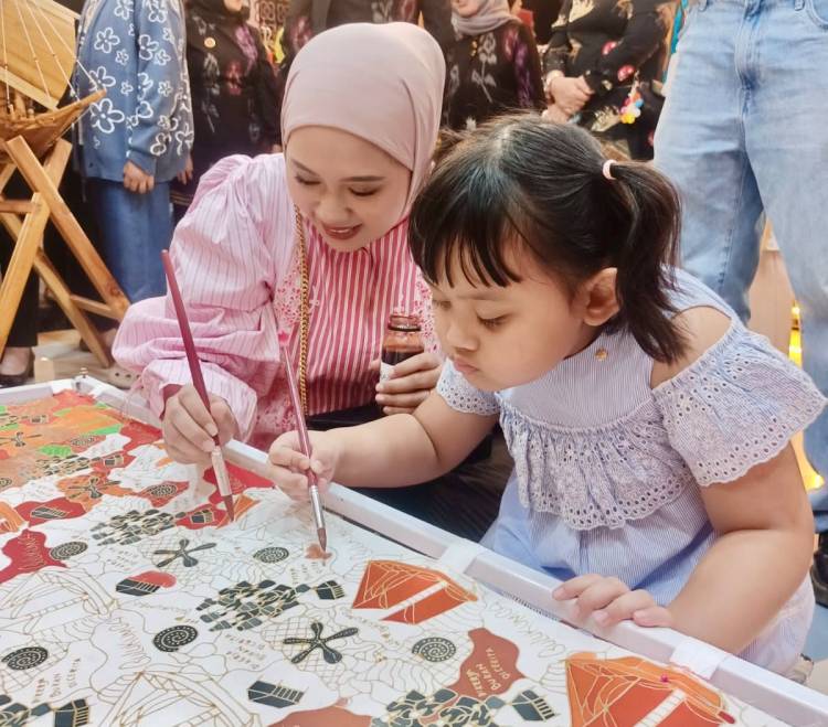 Dekranasda Bulukumba Tampil Memikat di TSM Makassar, Andi Herfida Ajak Masyarakat Bangga Pakai Produk Lokal
