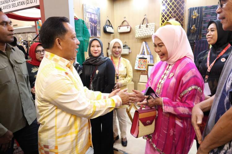 Stand Dekranasda Bulukumba Dikunjungi Mendagri Tito Karnavian pada Penutupan HUT ke-46 Dekranas