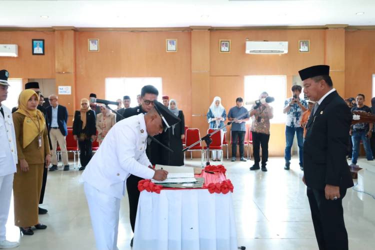 Lantik Puluhan Pejabat, Bupati Andi Utta: Jangan Beri Apa Pun Demi Jabatan, Tunjukkan Kinerja