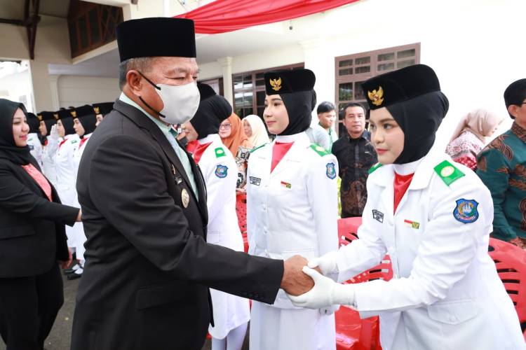 Bupati Andi Utta Kukuhkan 72 Anggota Paskibra Bulukumba