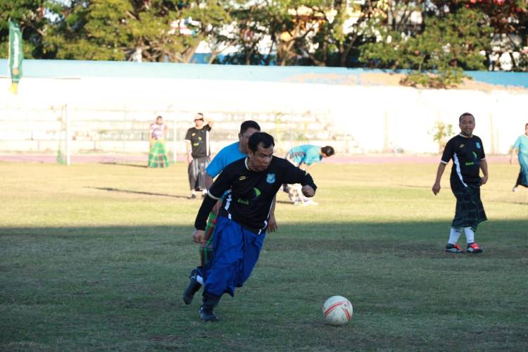 Semarak HUT 81 RI di Bulukumba, Eksekutif-Legislatif Tarung Ulang Sepakbola Sarung