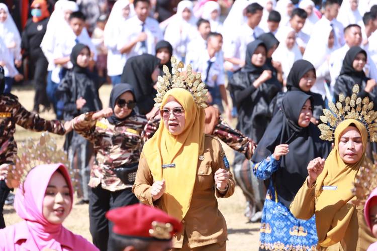 Tarian Kolosal Ribuan Penari Warnai Upacara HUT ke-81 RI di Bulukumba
