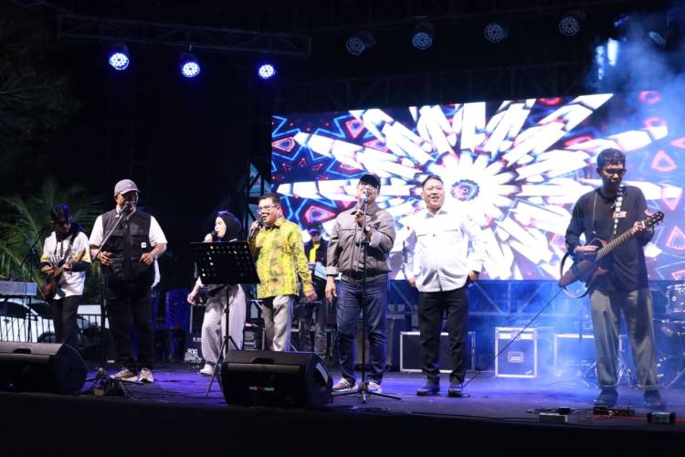 Bersama Lima Legislator, Bupati Andi Utta Gelar Dialog di Malam Jambore Pelayanan Publik Bontotiro
