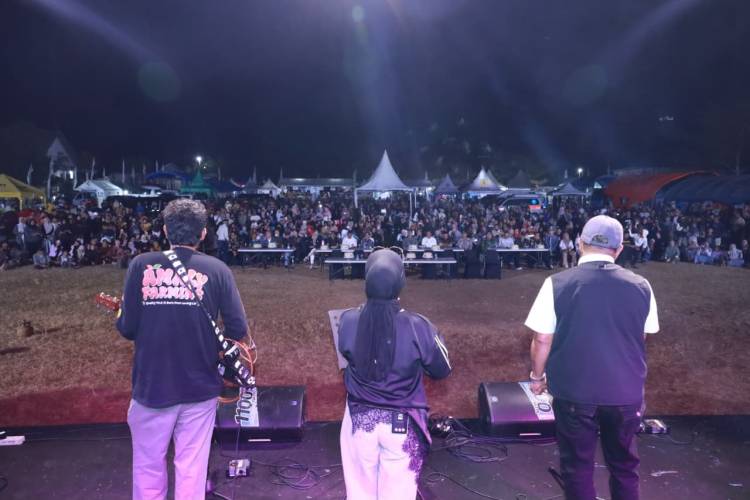 Bersama Lima Legislator, Bupati Andi Utta Gelar Dialog di Malam Jambore Pelayanan Publik Bontotiro