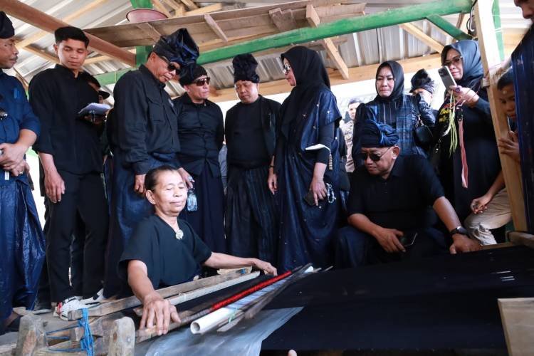 Ritual Andingingi Awali Rangkaian Festival Pinisi 2026, Teguhkan Harmoni Manusia dan Alam