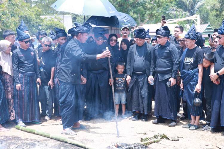 Ritual Andingingi Awali Rangkaian Festival Pinisi 2026, Teguhkan Harmoni Manusia dan Alam
